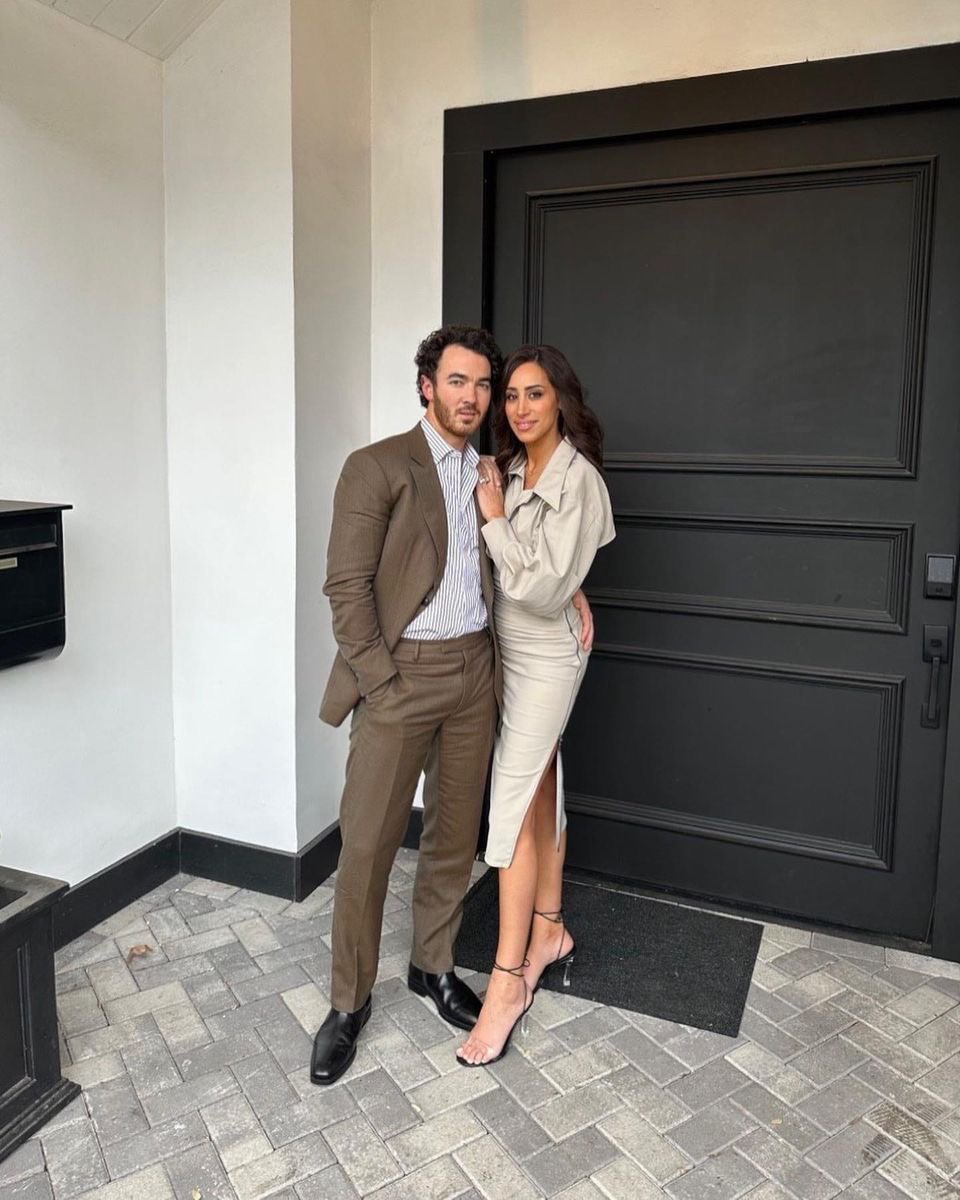 joecationjonas's tweet photo. happy birthday danielle<3 https://t.co/TXhR4MII8b