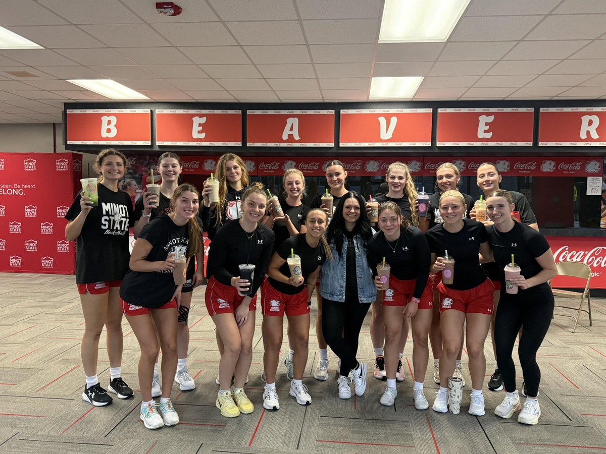 MSUBeaversWBB's tweet photo. Another Friday morning spent crushing the Mile Run! PRs across the board - Proud of this group for striving to improve the last 3 weeks. Coach treated the girls to some Peak Nutrition after this morning’s workouts!🥤THANK YOU, Sami & Peak for the delivery! #BuildTheDam #Week3 ✔️ https://t.co/VLVYPxATHM