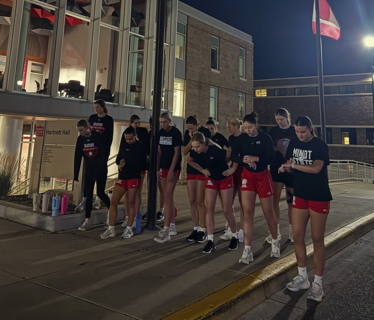MSUBeaversWBB's tweet photo. Another Friday morning spent crushing the Mile Run! PRs across the board - Proud of this group for striving to improve the last 3 weeks. Coach treated the girls to some Peak Nutrition after this morning’s workouts!🥤THANK YOU, Sami & Peak for the delivery! #BuildTheDam #Week3 ✔️ https://t.co/VLVYPxATHM