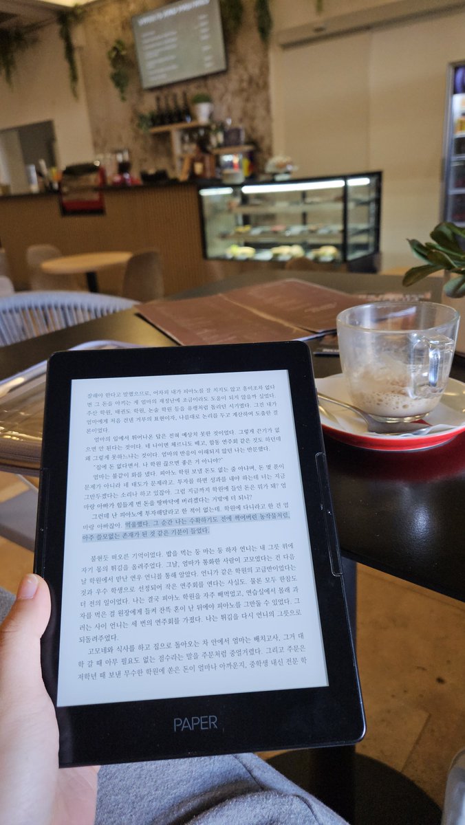 boracurtain's tweet photo. 🇭🇺📚✈️ https://t.co/EVBT6SAvL5