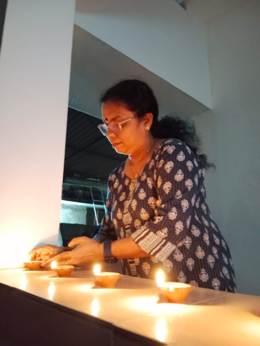 BJMM4Kerala's tweet photo. On PM Shri Narendra Modi @narendramodi Ji’s birthday, BJP Mahila Morcha workers across Kerala lit lamps, praying for his long life and good health.
@RoopkumariBJP
@BJPMahilaMorcha
@BJP4India
#HappyBdayPMModi #AshirwadKaDiya #SevaSankalpAbhiyan https://t.co/ipxHqXkDs1