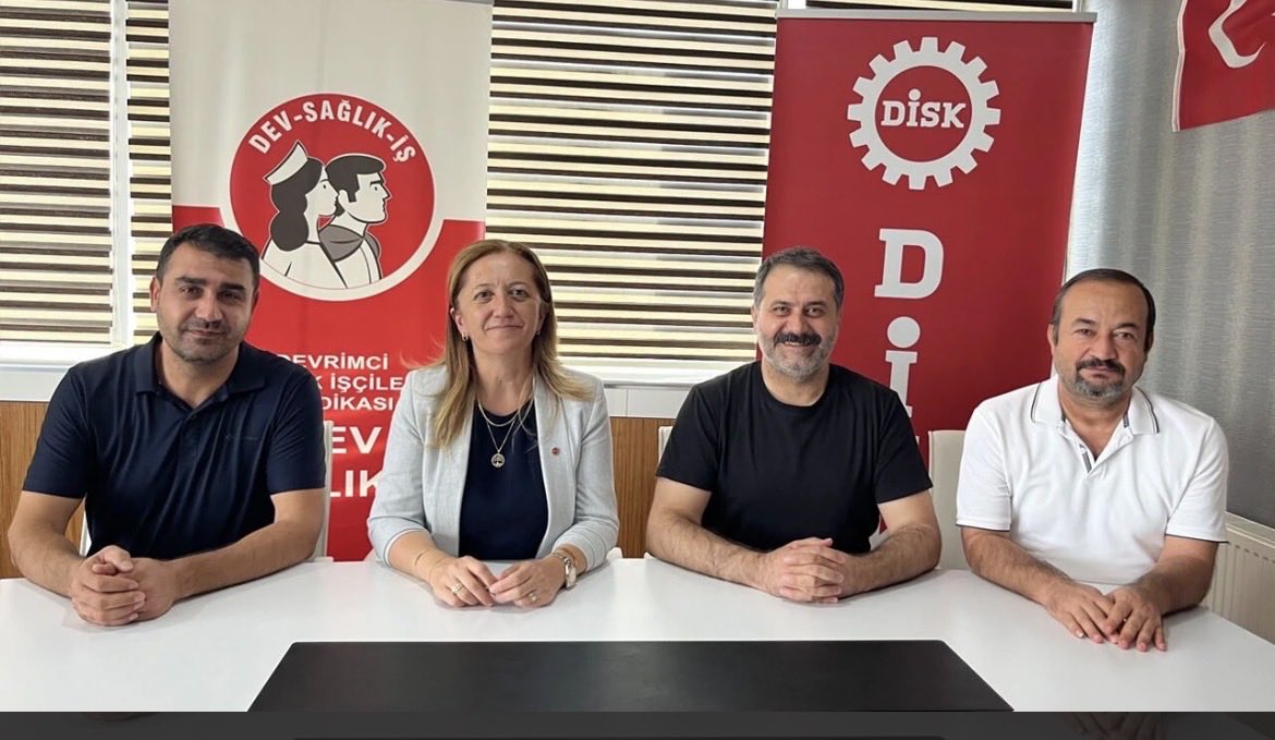 ArzuCerkezoglu's tweet photo. Bugün Diyarbakır’dayız…
Dicle Üniversitesi Hastanesi'nde @DevrimciSaglik sendikamızın yöneticileriyle birlikte, yürüttüğümüz örgütlenme ve yetki sürecine ilişkin değerlendirmelerde bulunduk.

Sağlık İşçisi Hakkını Alacak!.. https://t.co/sRahE953C1