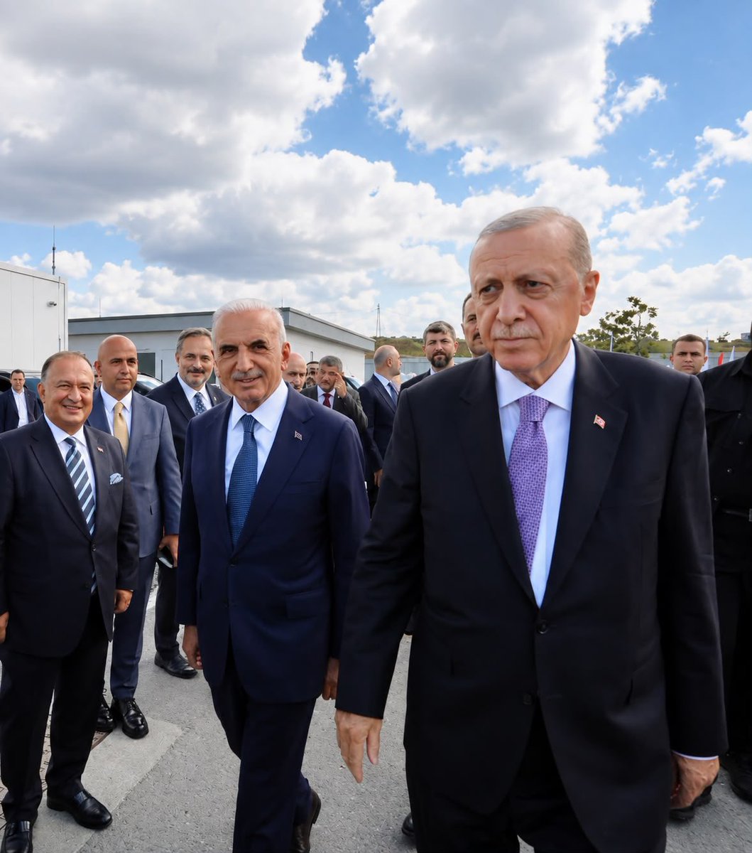 ismetyildirimtr's tweet photo. İstanbul’dan dünyaya uzanan güçlü ulaşım ağımıza yeni bir yatırım daha… 🇹🇷

Cumhurbaşkanımız Sayın @RTErdogan tarafından hizmete açılan İstanbul Havalimanı 4. Ana Pisti, ülkemizin havacılık altyapısına ve İstanbul’umuzun ulaşım kapasitesine önemli katkılar sağlayacak.

Ülkemize kazandırılan bu kıymetli yatırım için Cumhurbaşkanımıza şükranlarımı sunuyor; Ulaştırma ve Altyapı Bakanımız Sayın @a_uraloglu’na ve projede emeği bulunan tüm yatırımcılara teşekkür ediyorum.

İstanbul’umuza, ülkemize ve milletimize hayırlı olsun.