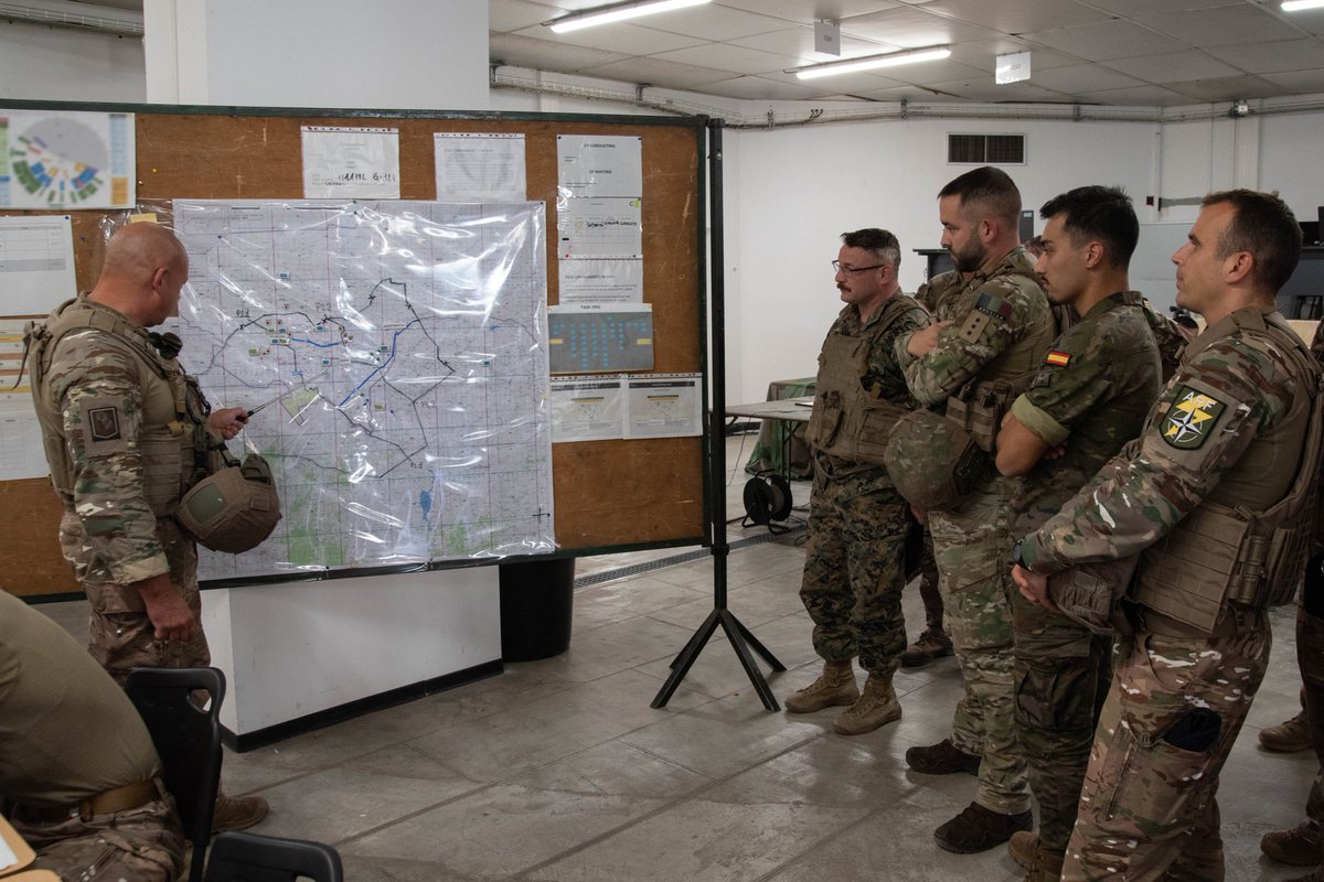 COM6BLB's tweet photo. [Exercice #ANVIL J1]
La #6BLB et ses alliés interviennent lors d'un scénario de déclenchement de l'alerte @OTAN_FR. 
La "6" mène un raid blindé dans la profondeur pour créer les conditions favorables à la poursuite de la manoeuvre et engage ses moyens de lutte informationnelle. https://t.co/9tTh5WM7QF