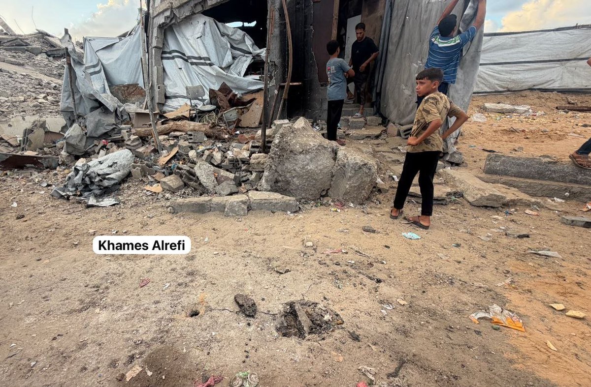 ENippur's tweet photo. #Ahora 12:37 HA #Siinistas #CriminalesDeGuerra🇮🇱
⚡️ 🔴 Último ataque con drones de la ocupación sionista #Genicidas
Bombardean tienda de campaña de desplazados en la zona. https://t.co/rruw9Kv4gj