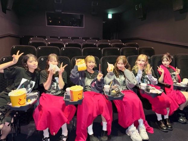 kakarerenn18's tweet photo. 正直にいうとこれがFRUITSZIPPERさん。7人の帰る場所が一生FRUITSZIPPERであってほしいです https://t.co/YaY9mF42MC