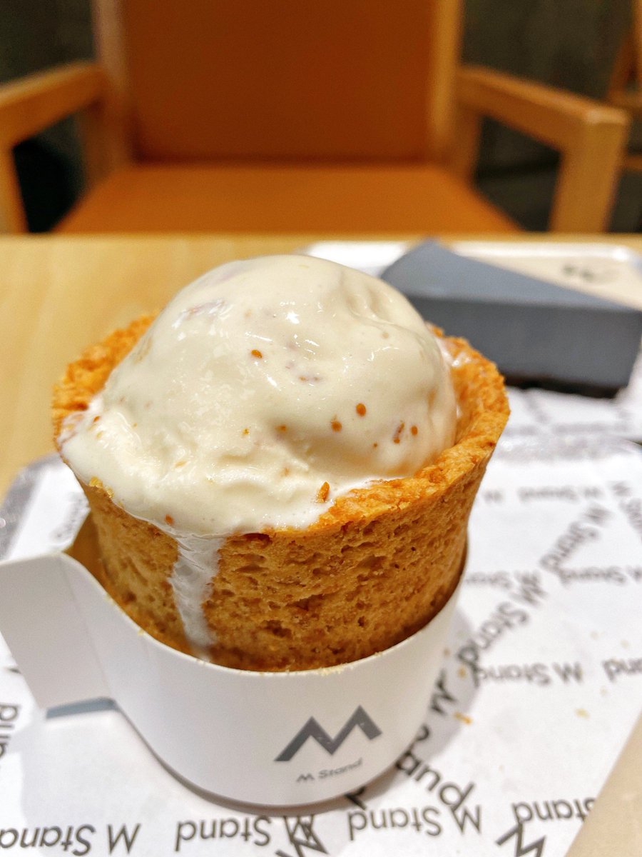 MaryjaneSeev's tweet photo. [Just finished the final exam project! 3 months of late nights u0026 coffee paid off—celebrating with my favorite ice cream right now!]， https://t.co/fZEO09kXqE