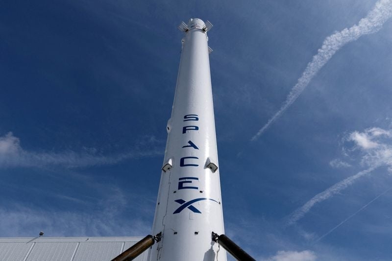 ctully152311's tweet photo. SpaceX’s Nasdaq-100 weighting is set to more than double at today's closing bell, triggering an estimated $15.5B to $22B in programmatic buying, one of the largest single-day passive flows of the quarter.

When SPCX first joined the index on July 7th, only 4% to 5% of its shares https://t.co/uq3EXbTxpm