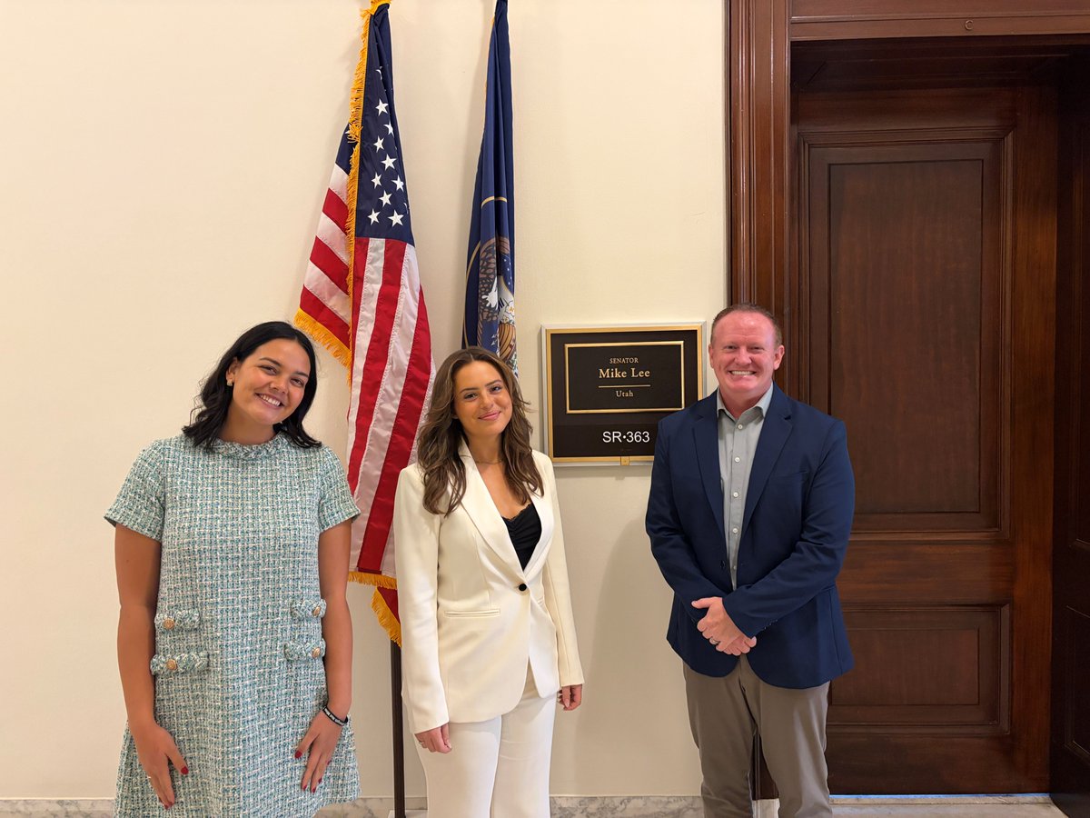 Voices4Service's tweet photo. A productive conversation with the office of @SenMikeLee about @AmeriCorps and the importance of #NationalService funding. Thank you, Senator Lee, for taking the time to meet with our advocates and taking a #Stand4Service! https://t.co/NPEEwL8Eye