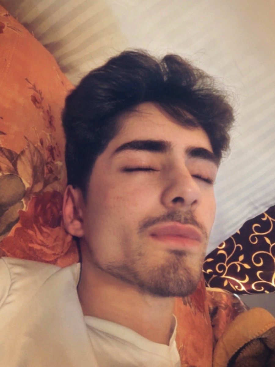 silvertrailll's tweet photo. yo why am i kinda giving the zayn malik sleeping picture ☝️🤓 https://t.co/QHrXIJPFyu