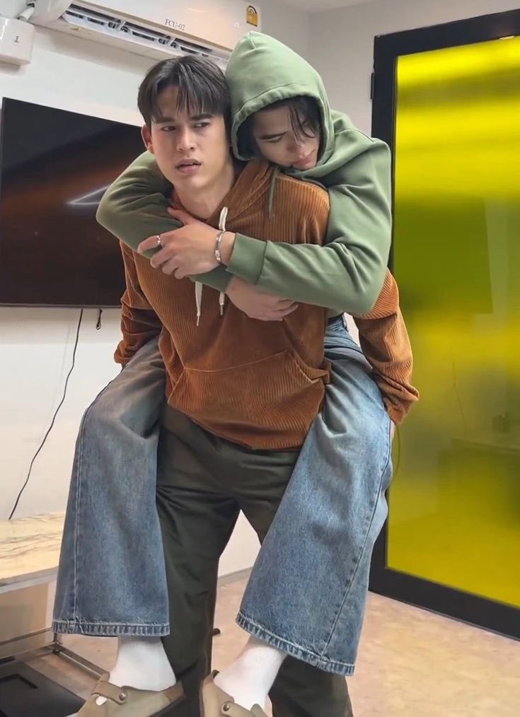 Ch0ch0maltze's tweet photo. macam macam bentuk clingy josswayar

#JossGawin https://t.co/bBi9sIhekh