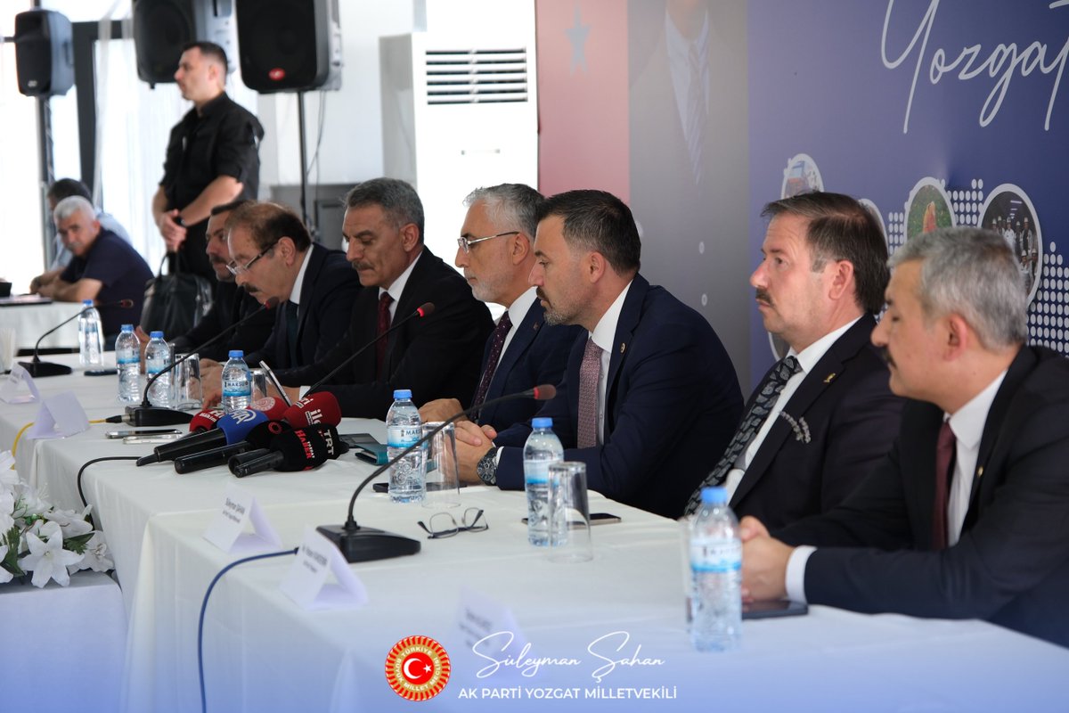 suleymansahan66's tweet photo. 📍Yozgat | İş İnsanları ile İstişare Toplantısı

Çalışma ve Sosyal Güvenlik Bakanımız Prof. Dr. Vedat Işıkhan, TESKOMB Genel Başkanımız ve Yozgat Milletvekilimiz Abdulkadir Akgül, Yozgat Valimiz Mehmet Ali Özkan, İl Başkanımız Hasan Kandemir, MHP Yozgat İl Başkanı Tekin Irgatoğlu, Merkez İlçe Başkanımız Kazım Emiroğlu Şimşek, İl Kadın Kolları Başkanımız Hatice Sarı Öçal, İl Gençlik Kolları Başkanımız Mücahit İbrahim Çelik ve teşkilatımızın kıymetli üyeleriyle birlikte şehrimizin kıymetli iş insanlarıyla istişare toplantısında bir araya geldik.

Yozgat’ımızın üretimini, istihdamını ve yatırım olanaklarını masaya yatırdığımız buluşmamızın ilimize hayırlar getirmesini temenni ediyorum.