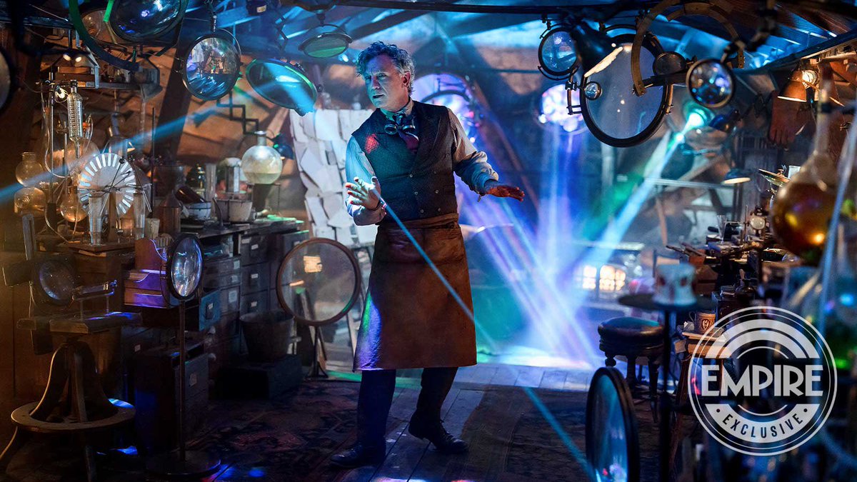 FilmUpdates's tweet photo. First look at Daniel Craig as the Magician in Greta Gerwig’s ‘NARNIA: THE MAGICIAN’S NEPHEW.’

(https://t.co/h0W4zddUlv) https://t.co/0buh32Y380