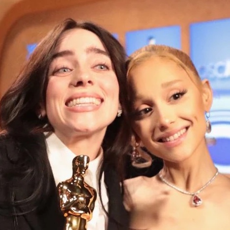 TheePopCore's tweet photo. Youngest Female Soloists to Simultaneously Occupy 2 Spots in the Top 5 of the Global Spotify Chart with Lead Songs

#1. Billie Eilish - 17.25 yrs (Apr. 2019)
#2. Olivia Rodrigo - 18.25 yrs (May 2021)
#3. ADÉLA - 22.75 yrs (Sept. 2026)
#4. Ariana Grande - 25.08 yrs (Aug. 2018) https://t.co/sOXQAuKOx4