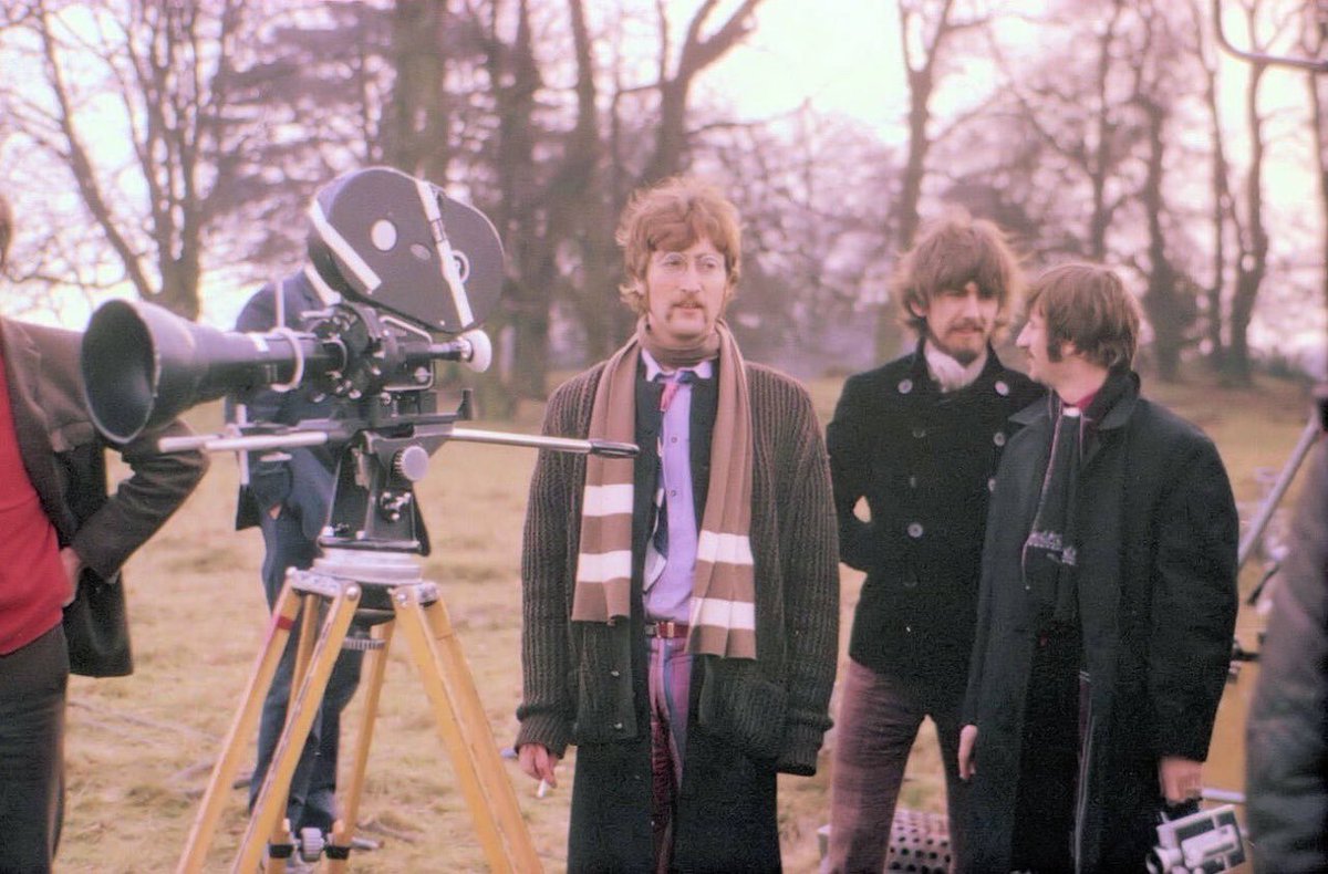 gh0stlennon's tweet photo. john's sweater paws...... https://t.co/lWBirDigEg