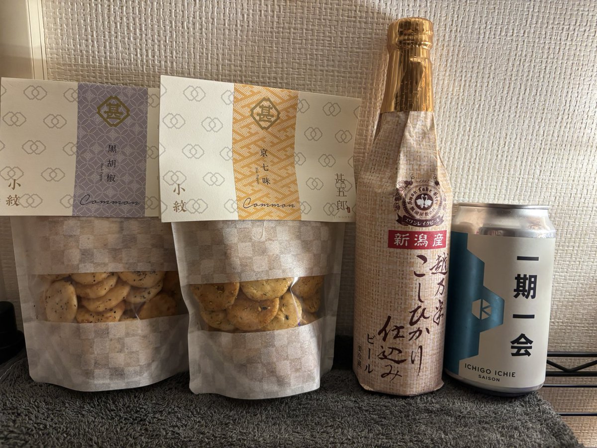 s_0305r's tweet photo. お米に関わるお酒🍶🍺沢山いただきました☺️🤍
お米のビールってなんでこんなに飲みやすくて美味しいのかしら、、日本酒も含めて皆さんのおつまみセンスも秀逸すぎます好きです🥺

あとR-1ってGOLDがあったの知らなかった！毎日朝栄養ドリンク飲んでるからありがたやです🤤💛 https://t.co/ZrCaq5vXhR