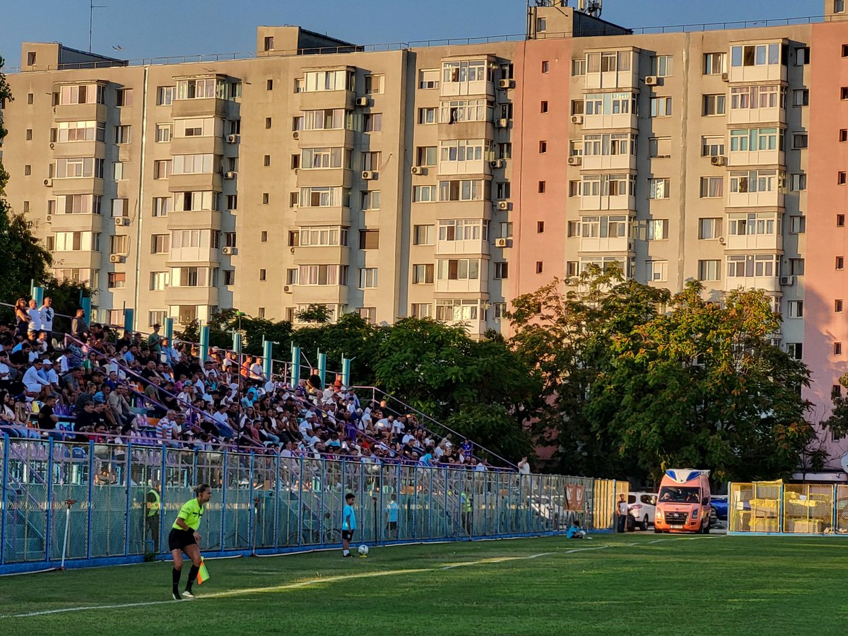 nielsvenus's tweet photo. CS Oxigen București - de club die pas in 2026 is opgericht - verliest thuis met 1-2 van FCSB II ⚽️

Leuk stadion met een kleurrijke tribune, gelegen tussen de flatgebouwen 🏟

Stadionul Colentina, Boekarest 📍

#CSOxigen #FCSB #Bucuresti #Boekarest #Roemenië #groundhopping https://t.co/oXbt8akb9L