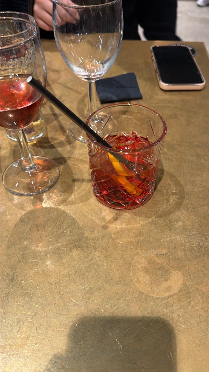 Adam1875_'s tweet photo. @cosmograf 5am negronis, 👊🏼👊🏼👊🏼 https://t.co/Xu9POV46bY