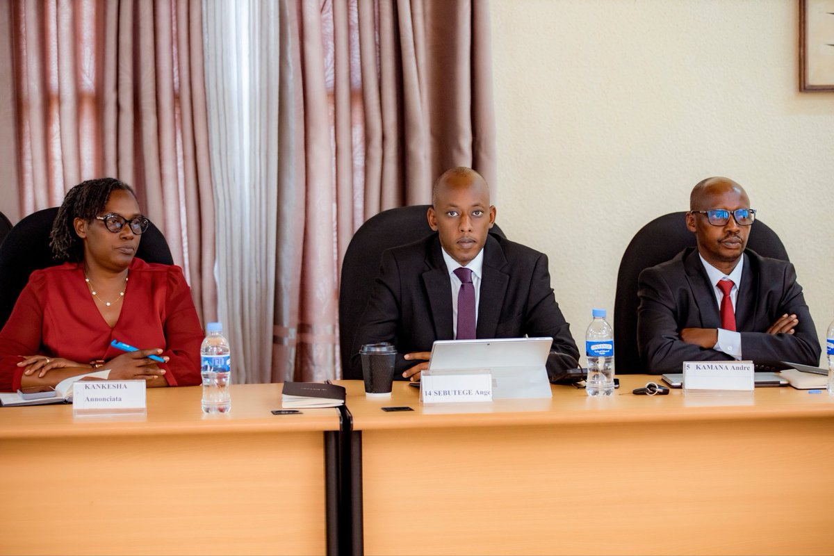HuyeDistrict's tweet photo. Hateranye inama isanzwe y’inama Njyanama y’Akarere, yayobowe na Perezida wayo @DrKagwesage. Haganiriwe kuri gahunda zitandukanye zirebana n’iterambere ry’Akarere. https://t.co/bidqetM6GS