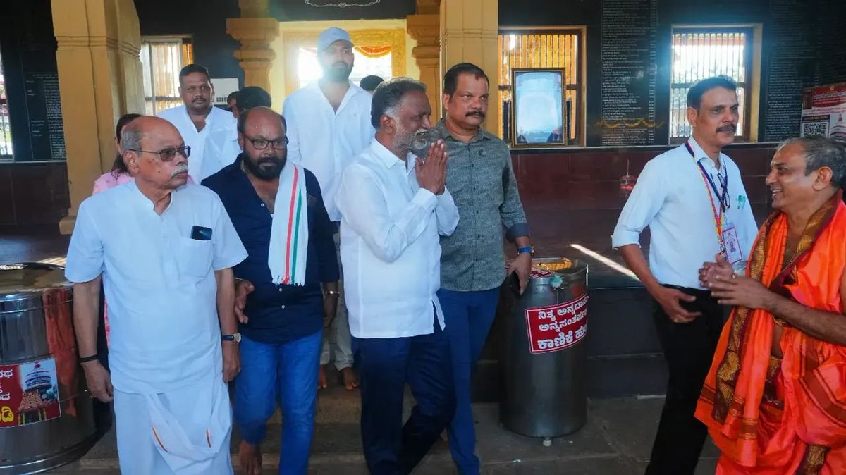 KSBasavanthappa's tweet photo. ಮುಲ್ಕಿಯ ಬಪ್ಪನಾಡು ಶ್ರೀ ದುರ್ಗಾಪರಮೇಶ್ವರಿ ದೇವಸ್ಥಾನಕ್ಕೆ ಭೇಟಿ ನೀಡಿ, ಶ್ರೀ ದೇವಿಯ ದರ್ಶನ ಮಾಡಿ ಆಶೀರ್ವಾದ ಪಡೆದೆನು.
#Mulki #Bappanadu #DurgaParameshwari #KSBasavanthappa #Blessing #MinisterBasavanthappa https://t.co/iXcdnqJyoI