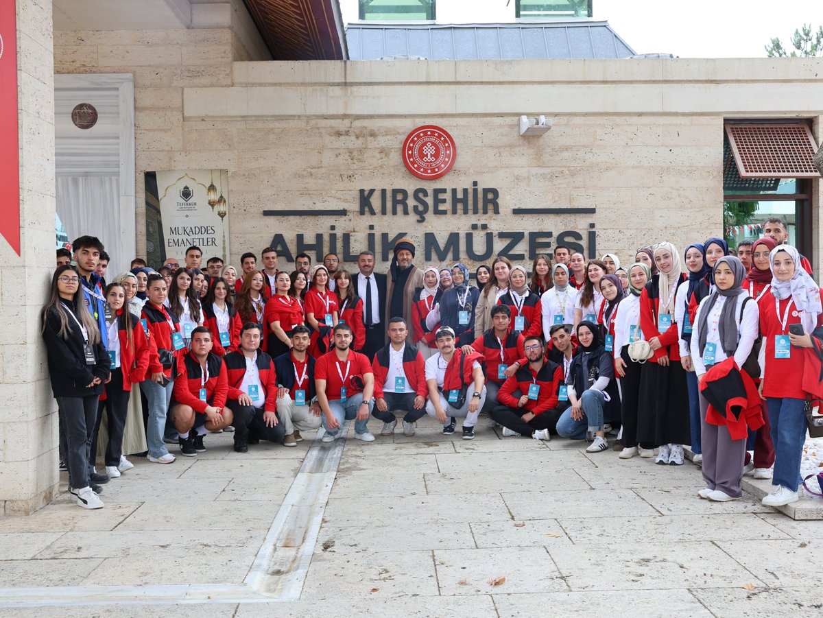GSB_BitlisGM's tweet photo. Kırşehir’de Ahilik Haftası Coşkusu!

15–20 Eylül 2026 tarihleri arasında düzenlenen Ahilik Haftası Etkinlikleri, 81 ilden katılan gençlerin yoğun ilgisi ve coşkusuyla dolu dolu geçti. 

#AhilikHaftası 
#GSBGM https://t.co/ijXcp8vIQK