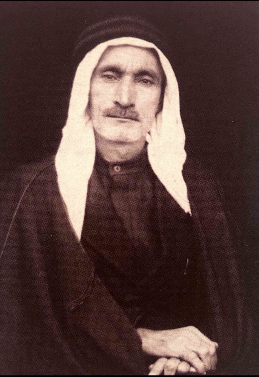 Dr_AM_Jamal's tweet photo. استفادَ الدكتور/ عبدالمحسن جمال كثيراً مِن عمِّه الحاج/ إسماعيل علي جمال والحاج/ أحمد يعقوب المحميد.

فقد كانا ملمَيْن بتاريخِ الكويت والمنطقة، ويمتلكان تحليلاتٍ عميقةً عما يدورُ مِن أحداث.

كما كانا حياديَيْن ومتزنَيْن في تعاملِهما معَ كافةِ أطيافِ المجتمع. https://t.co/C3kS6aU9xW