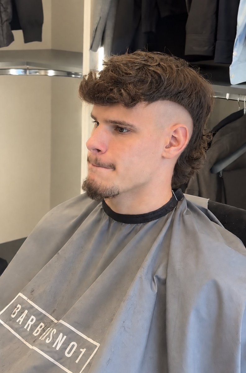 AnfieldPapers's tweet photo. Milos Kerkez has a new haircut. ✂️ https://t.co/k7kdHmdvtR