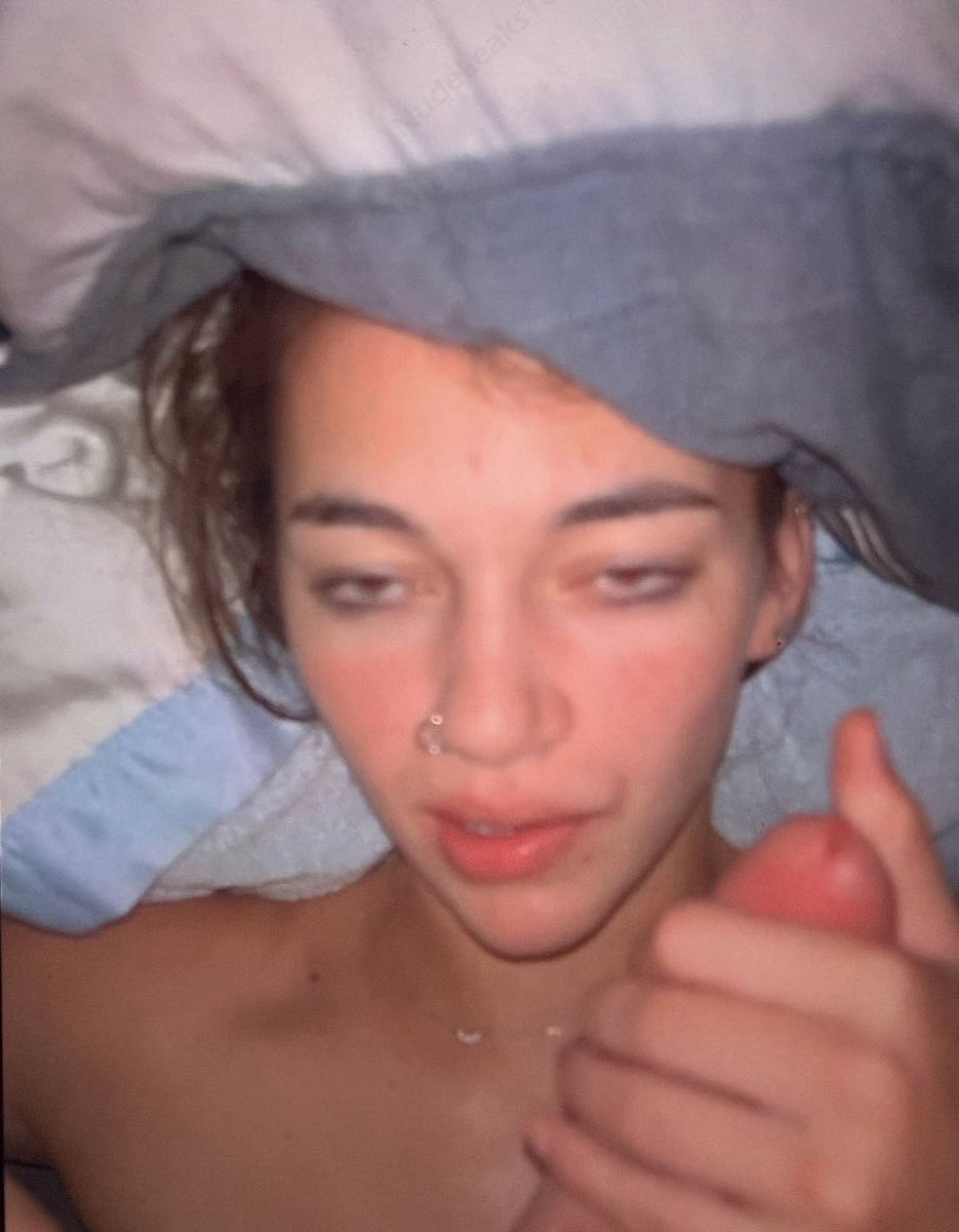 KuppJack's tweet photo. Look at this slut, her cuck bf sent me her to share with everyone. Use her and share with everyone 😈 https://t.co/Ah5Z3bsll7
