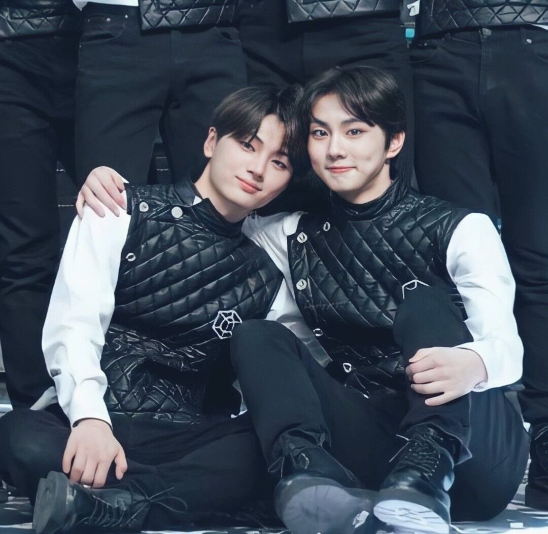 ohgawdjay's tweet photo. Happy 6th to my meowz, thank you for debuting and continuing this journey together 🥹🤍 since day one!! 🐈‍⬛🐈 https://t.co/KN05dxRn5G
