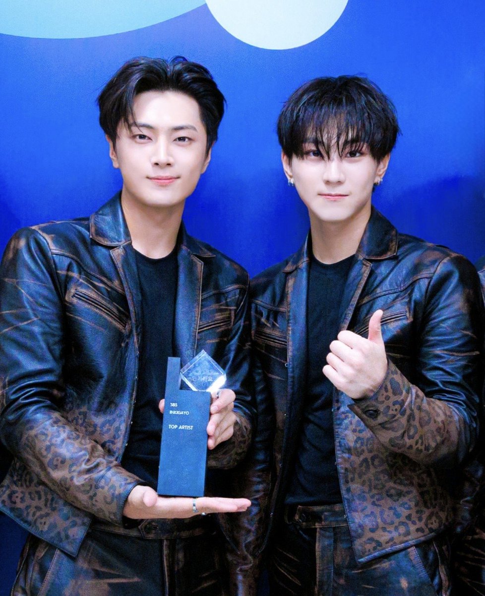 ohgawdjay's tweet photo. Happy 6th to my meowz, thank you for debuting and continuing this journey together 🥹🤍 since day one!! 🐈‍⬛🐈 https://t.co/KN05dxRn5G