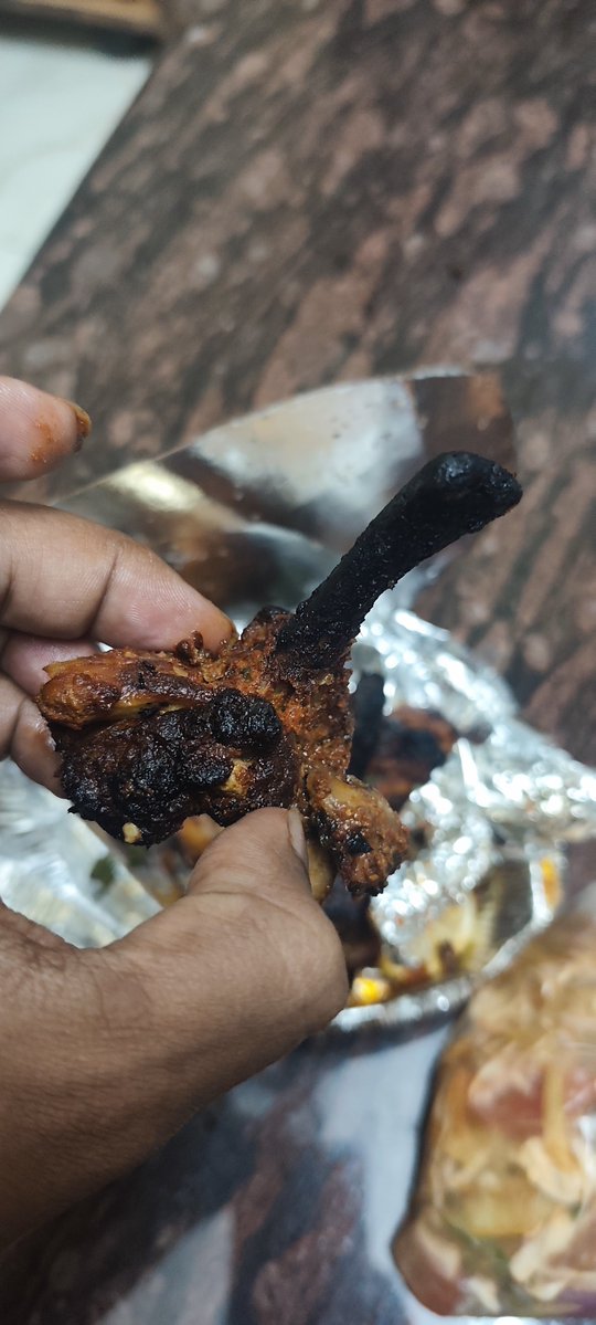 PramodPatil24's tweet photo. @Swiggy @SwiggyCares @swiggyCOMPLAIN  This are images as a proof of how your venders serve food https://t.co/MLf0gxXbOu