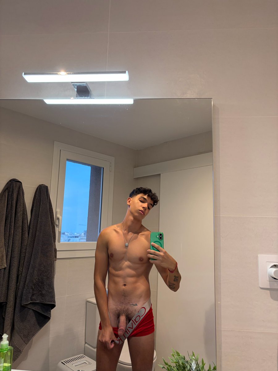 twinkmauroo's tweet photo. Left or right? 🤪🍆 https://t.co/l6lmwablt8