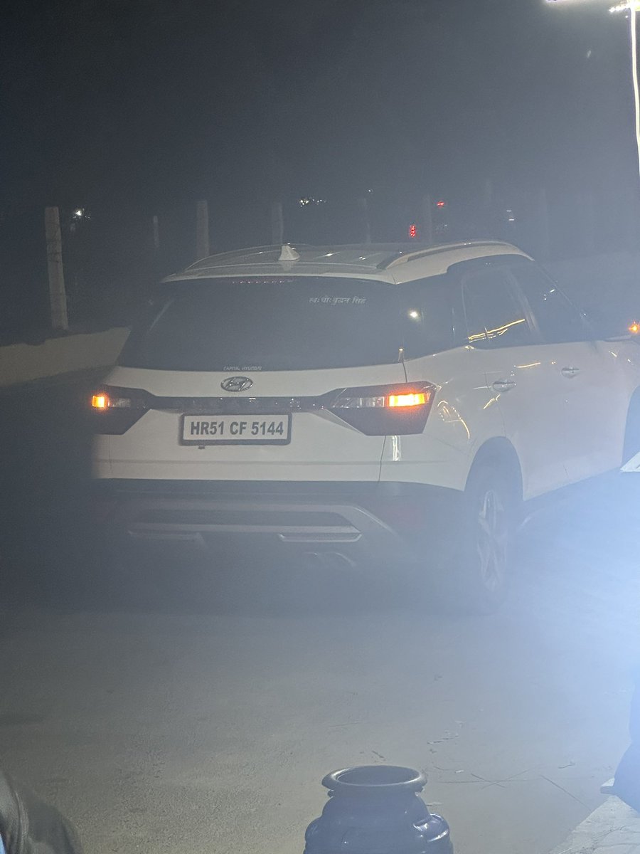 maahidixit's tweet photo. @Uppolice @Noidatraffic There is no fear in people’s minds that they can dare to drive the cars on wrong side in places like Noida. This is near Panchsheel Greens2 GNW. https://t.co/XEBfTbXyNC