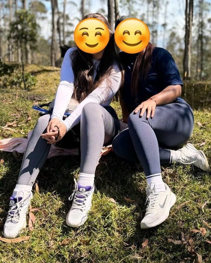 CarlosyDaypg1u's tweet photo. Con una amiguita https://t.co/emVhH4GsOS
