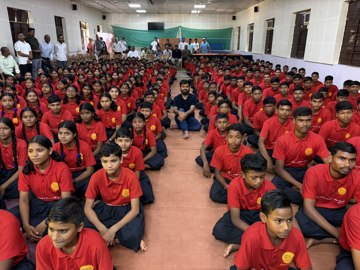 abhijeet_dipke's tweet photo. After travelling extensively across Gadchiroli, the only good school for Tribal children I came across was the one started by Dr. Prakash Amte.

It has a science lab, art studio, digital lab, library, and serves some of the healthiest meals I have ever seen being provided to students. This year 8 tribal students from this school cracked NEET and will become doctors.

After visiting the school, I was left with one question: if Dr. Amte can build and run a school like this, why can’t the govt do the same despite having lakhs of crores at its disposal?

Lastly, it was truly an honour to meet the Amte couple, who have dedicated nearly 50 years of their lives to serving Tribal communities and their children. Their work and commitment are truly inspiring.