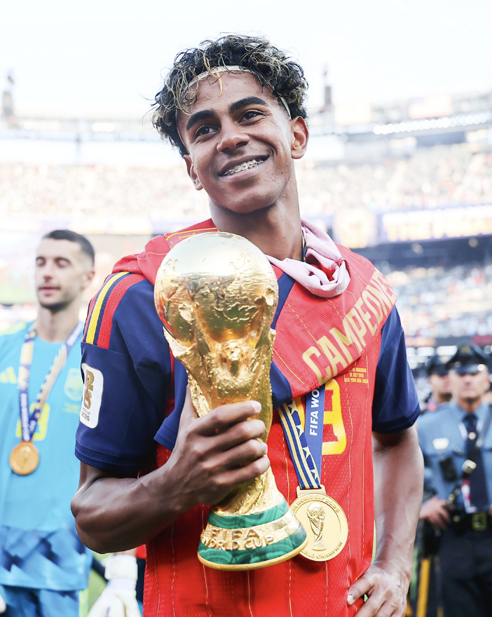 TouchlineX's tweet photo. 🚨🗣️ 𝗡𝗘𝗪: Lamine Yamal: “People think that because I’ve won the World Cup, the EUROs and La Liga, I don’t want to win three World Cups and five Champions Leagues.

“I can assure you that ambition is what I have the most. The day I won the World Cup, I already wanted to win another one. After winning three league titles, I want to win six.” ✨