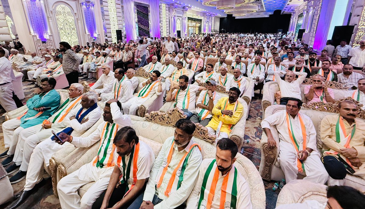 DeependerSHooda's tweet photo. आज📍गुड़गांव में :- गुड़गाँव में सफाई के लिए हजारों करोड़ रुपये का बजट मंजूर हुआ, सफाई तो हुई नहीं लेकिन बजट (रुपया) साफ हो गया।

AICC हरियाणा प्रभारी श्री @SanjaySDutt जी, @INCHaryana प्रदेश अध्यक्ष श्री @raonarenderinc जी के साथ गुड़गांव MC 2 ब्लॉक कांग्रेस कार्यकर्ता सम्मेलन में शामिल हुआ और नव-नियुक्त ब्लॉक अध्यक्ष राजपाल यादव जी को शुभकामनाएं दीं। सफल आयोजन के लिए शहरी जिलाध्यक्ष @pk4gurugram (पंकज डावर) जी को बधाई।

साथ गुड़गांव लोकसभा से कांग्रेस प्रत्याशी रहे पूर्व सांसद @RajBabbar23 जी, पूर्व मंत्री @isukhbirkataria जी, ग्रामीण जिलाध्यक्ष @VardhanYaadav जी, महिला कांग्रेस की प्रदेश अध्यक्ष @pearlpataudi जी, यूथ कांग्रेस हरियाणा अध्यक्ष @kataria_nishit जी, हरियाणा कांग्रेस SC विभाग के चेयरमैन @ManojBagri_INC जी, इंटक के प्रदेश प्रधान @AmitYadavIYC जी, धर्मेन्द्र माकड़ोली जी, सीमा पाहुजा जी, सतपाल दौलताबाद जी, नीरज यादव जी, @JaswinderBisla जी, दीपक लांबा जी, पंकज भारद्वाज जी, ब्लॉक अध्यक्ष अमित कोचर जी, पूजा शर्मा जी, सुमन सेहरावत जी, सीमा हुड्डा जी, सुनीता सेहरावत जी, मुकेश श्योरान जी, मुकेश डागर जी, मुकेश शर्मा जी, गजेन्द्र चौधरी जी, सतबीर गुर्जर जी, सतीश बंधु जी, विजय माछरा जी, विकास हुड्डा जी, आशा शर्मा जी, रामधन वशिष्ठ जी समेत बड़ी संख्या में स्थानीय नेता व कार्यकर्ता मौजूद रहे।

@kharge @RahulGandhi @kcvenugopalmp @priyankagandhi @BhupinderShooda