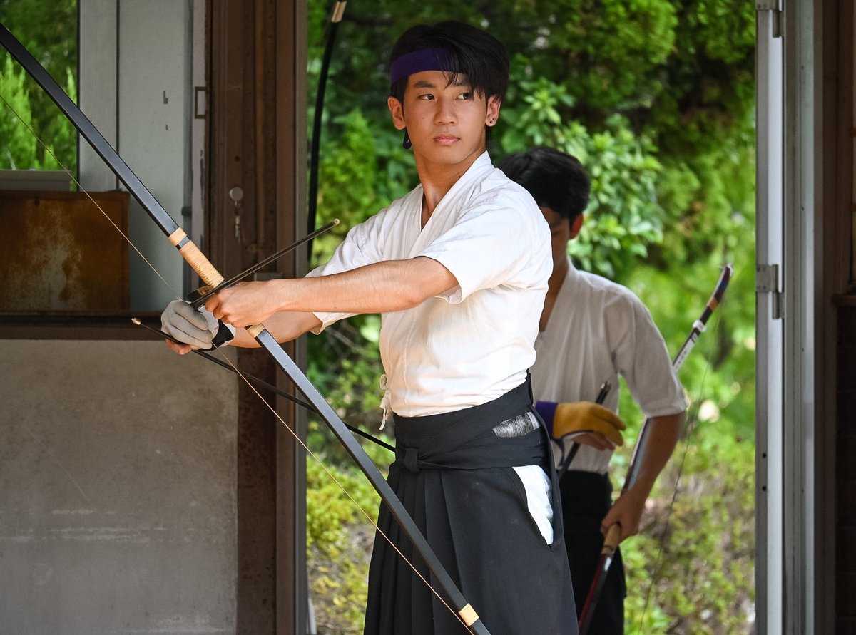 jo3_photo's tweet photo. 本日をもってNITNC 弓道部を引退。
全国大会に出場するので事実上の引退は11月ですが、同期がそれぞれの進路に向けて頑張ってるので、自分もより一層将来に向けて頑張ろうと思います。
自分が部活に行き始めてはや1年、先輩や後輩、同期、先生方に恵まれ、とても幸せな時間でした。
今までありがとう🙏🏻 https://t.co/DQSflrxlfy