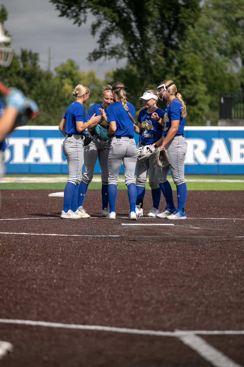 GoJacksSoftball's tweet photo. Reps in before the weekend 💪

#GoJacks 🐰 https://t.co/bEoTIb0Gt9