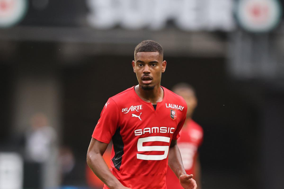 Mon_PtitPoussin's tweet photo. Jérémy Jacquet
Adrien Truffert
Lucas Da Cunha
Andy Diouf
Eduardo Camavinga
Esteban Lepaul
en plus des habituels
Désiré Doué
Ousmane Dembélé
CETTE LISTE DE ZINÉDINE ZIDANE PUE LA GALETTE SAUCISSE 🔴⚫️
PS : Samba ❌
#Zidane
#EquipeDeFrance
#FFFSep18 https://t.co/y1T3qyWzkf