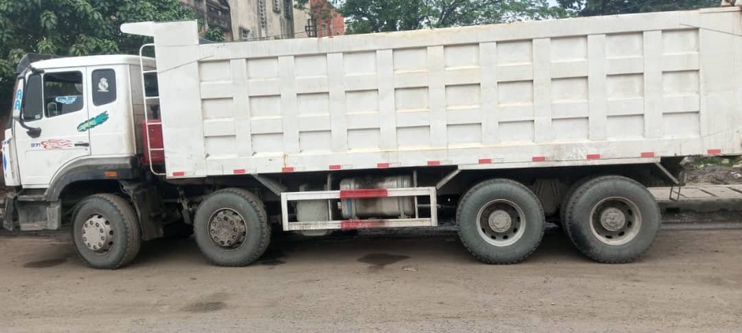 SolidFleetNG's tweet photo. 10 UNITS OF SHARP SOUND 45 TONS TIPPING TRUCKS AVAILABLE NOW FOR JOBS WITHIN LAGOS.

They are ready for work and pick them up this weekend. Act fast if you have sure verified paying job

☎️07063531487 // 08119198012 https://t.co/mEw8aarI9E