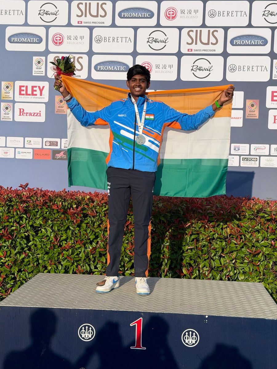 gowtham23aug's tweet photo. RT @TRBRajaa: 🌟GOLD GOLD GOLD 🇮🇳🎊🥇
@smyugan bags GOLD for India. ♥️ https://t.co/2p3X45kgdX