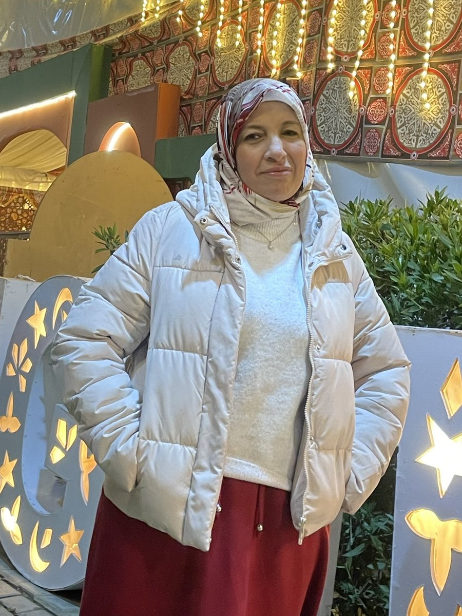 m5u7wha's tweet photo. بعد تفكير و تردد كتير خلاص 
جه الوقت اللي لازم اعرفكم فيه على ماما و عايز اسأل هل. في فرق واضح في لبسها برا و جو و البيت https://t.co/uMOPiHnyix