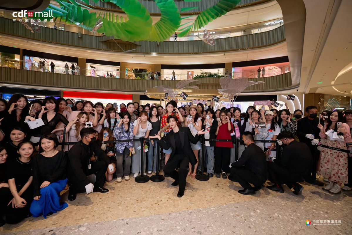 alwayspptt's tweet photo. อะไรแบบนี้ๆๆ รอบก่อนแบรนด์ Givenchy จัดที่ CDF Sanya International Duty Free City ได้หวีดเต็มอิ่มเลยย😍😍

@patrick_pppat #แพทริค #尹浩宇 
#แพทริคณัฐวรรธ์ #PatrickFinkler https://t.co/IlFszdSInE