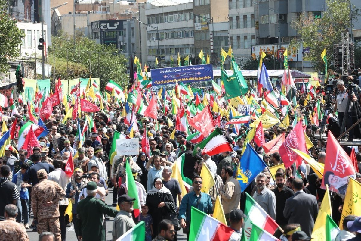 Fatemeh158311's tweet photo. عاقبت کشوری که جانفدا نداشت۰
#رزمایش_313هزار_جانفدای_ایران ثابت کردن تاپای جان،پاکاره کشورشون هستند۰ https://t.co/9tVr3vc4G9