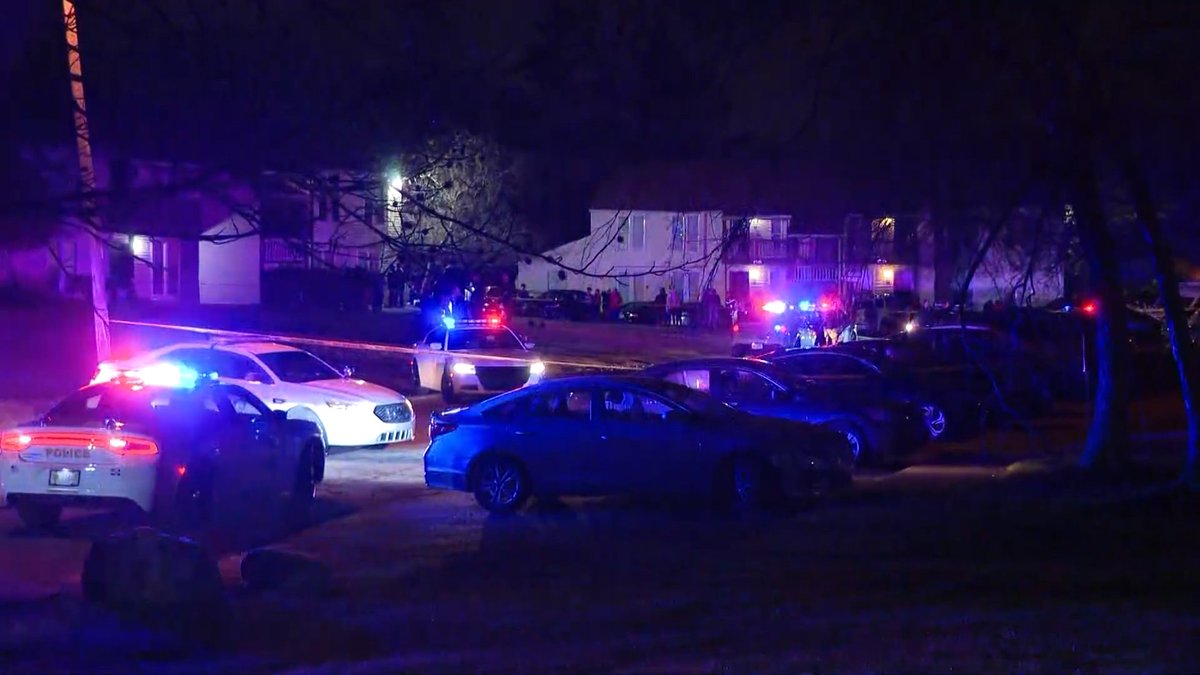 ashtonhackmantv's tweet photo. A Honduran national is back in the U.S. for an Indianapolis murder from December 2024.
IMPD tells us Zacarias Antunez-Padilla was extradited from Honduras on a murder warrant with the help of U.S. Marshals. He was booked into jail in Indianapolis Thursday.
Court documents say witness statements, security video and the gun evidence link him to the murder.
The shooting happened Dec. 30, 2024 at an apartment complex on the southeast side, near Rural Street and Hana Avenue.
Police found 30-year-old Dilmer Gabriel Juarez-Murillo dead with a gunshot and multiple stab wounds to the neck.
Newly unsealed court documents reveal witnesses reported that Juarez-Murillo and Antunez-Padilla had been drinking with friends. The two men reportedly stepped outside to talk when gunshots went off.
Police learned Antunez-Padilla fled the scene in a Toyota after the shooting. Officers allegedly found the same Toyota โ registered to Antunez-Padilla โ abandoned in a nearby apartment complex shortly after.
IMPD detectives quickly learned from federal authorities that Antunez-Padilla fled to Honduras on Dec. 31, 2024.
Honduran media reports indicate he was taken into custody in December 2025 in the San Antonio de Oriente municipality. It's a pretty remote part of Honduras.
He is being held without bond in the Marion County Jail. His initial hearing is scheduled for Sept. 22.