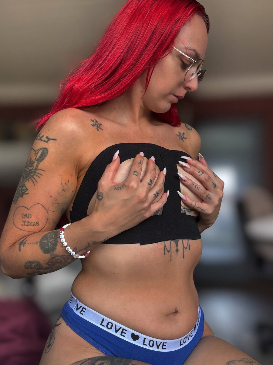 RedX1684's tweet photo. Grüße aus dem Krankenlager 🔥😈 zwei Tage nach meiner Brust op. 
Ich seid nicht Ready für neuen Content 🔥🔥 https://t.co/Mqf4c09ur5
