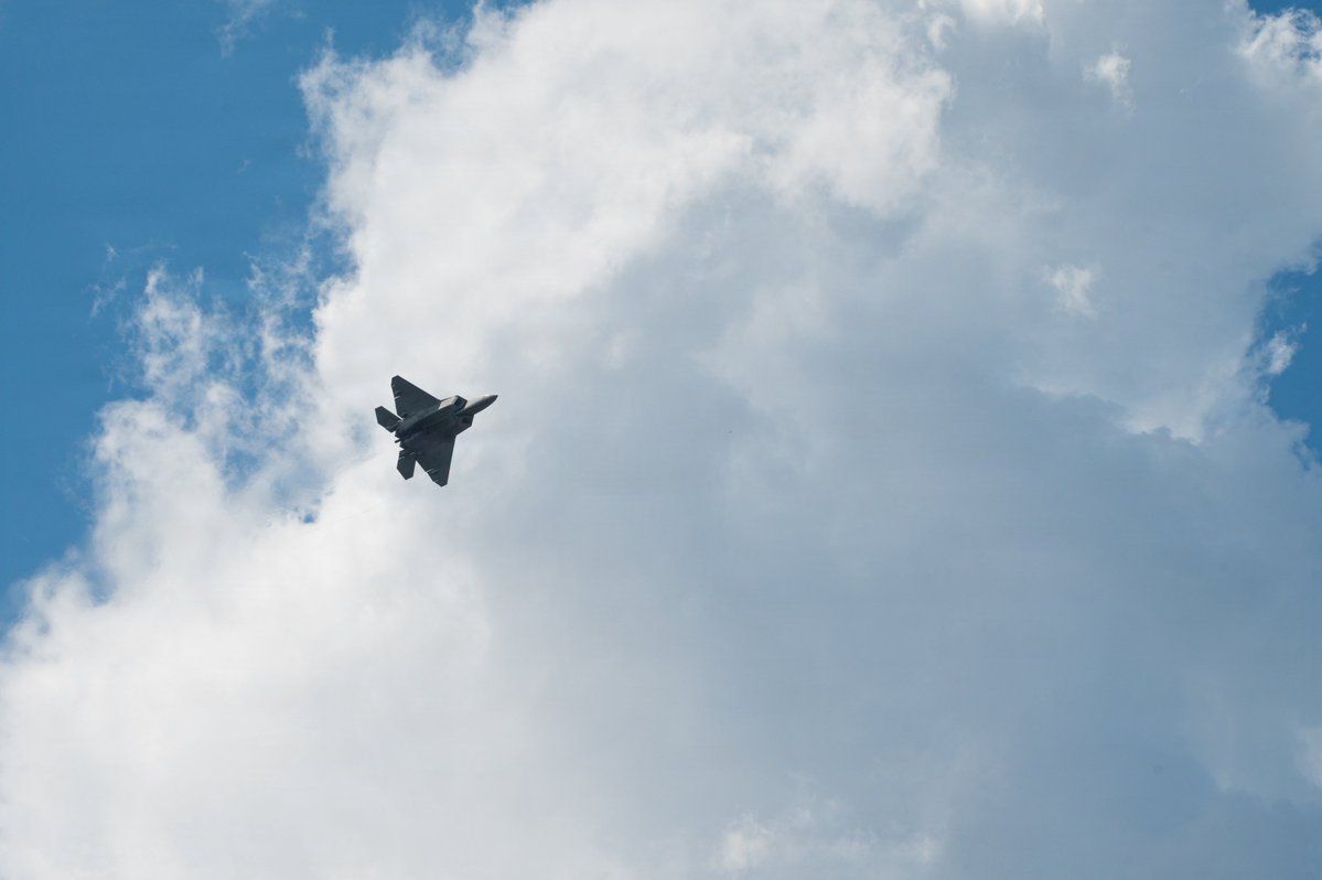 DefenseDSCA's tweet photo. Happy 79th Birthday to the @USAirForce! ✈️🇺🇸
From establishing air superiority to pioneering cutting-edge tech, the #USAF continues to fly, fight, and win. We are proud to support our force in flight and strengthen our global partners.
#USAF79 https://t.co/QK6TlzC6cy