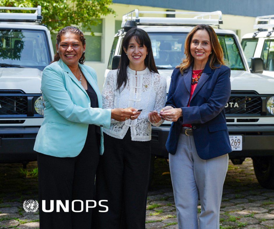 UNOPS_es's tweet photo. 🚙 Entregamos 8 vehículos todoterreno y equipamiento médico para fortalecer la salud en Los Bolsones, El Salvador, facilitando el traslado de personal y medicamentos en zonas complejas.
Trabajo conjunto con @cancilleriasv y @SaludSV 🩵
#UNOPS #ElSalvador #Salud #LosBolsones https://t.co/StVvZcS4EK