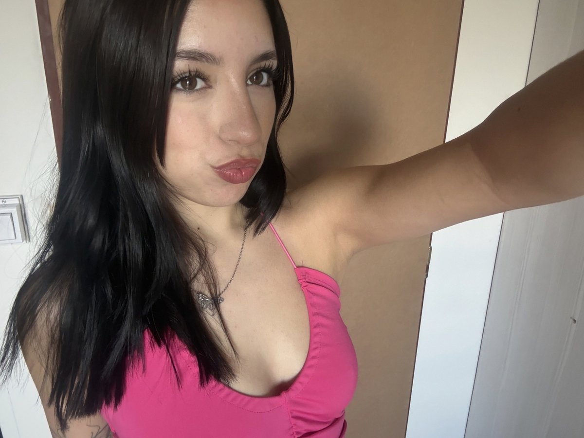 halopeachie17's tweet photo. tell me i look cute right now https://t.co/5LOYX4amTp